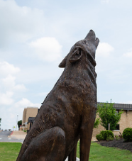 Outdoor statue of howling wolf